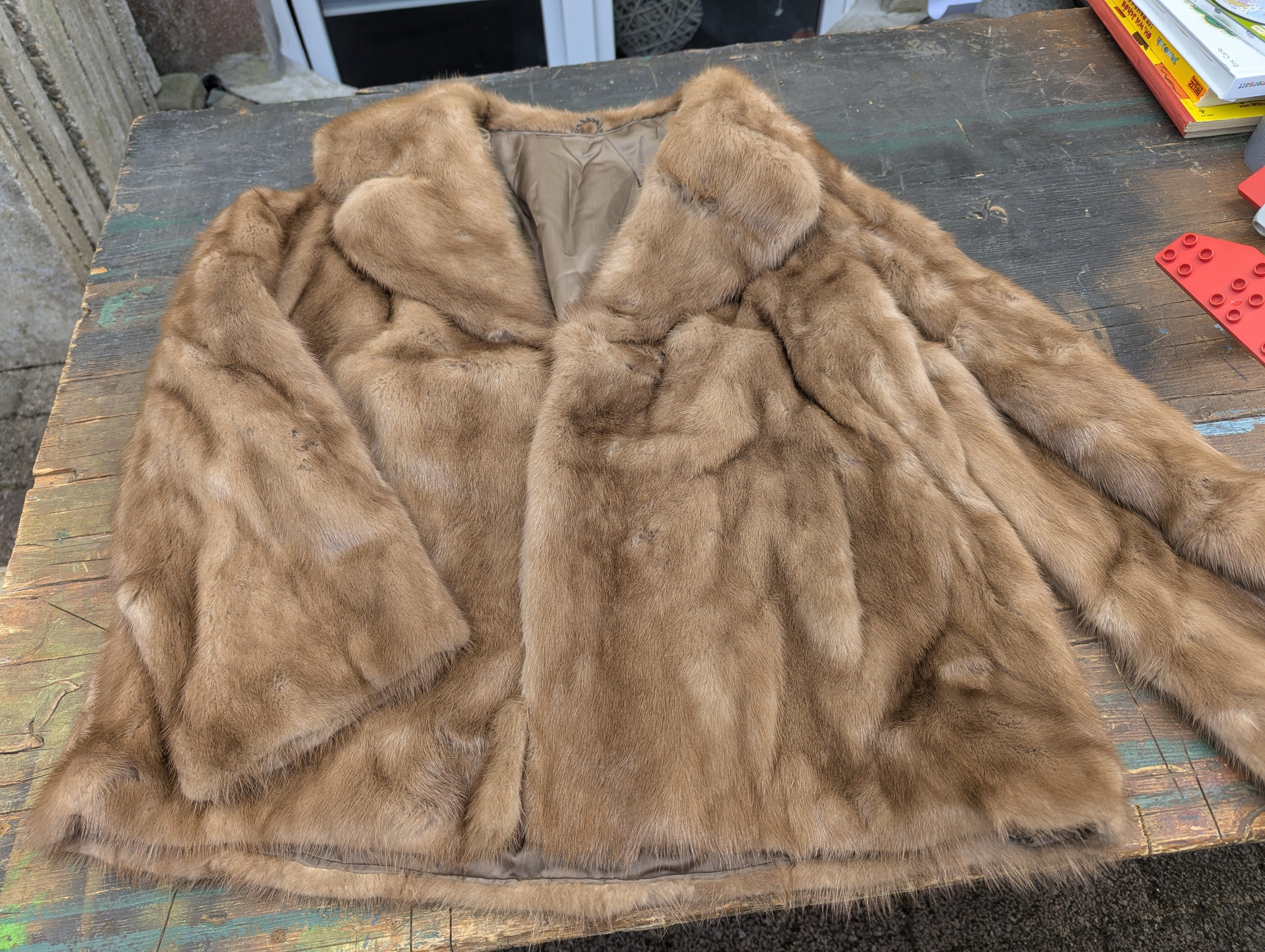 Eingereichtes Pelzstück – Beispiel 144 Bild 1